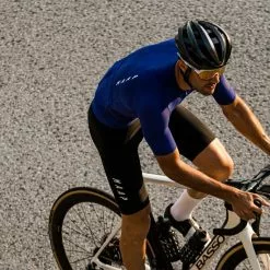 Maap Evade Pro Base Trikot - Space Blue -Günstiges Vélo Geist Geschäft Male EvadeProBaseJersey SpaceBlue PDP LIFESTYLE 01 DESKTOP