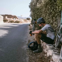 Quoc Gran Tourer Gravel Shoe - Black/Gum -Günstiges Vélo Geist Geschäft QUOC Gran Tourer Lace BlackGum Gravel Cycling Shoe Lifestyle 1 1100x