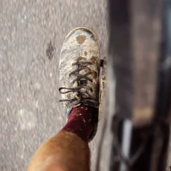 Quoc Gran Tourer Gravel Shoe - Black/Gum -Günstiges Vélo Geist Geschäft QUOC Gran Tourer Lace BlackGum Gravel Cycling Shoe Lifestyle 2 1100x